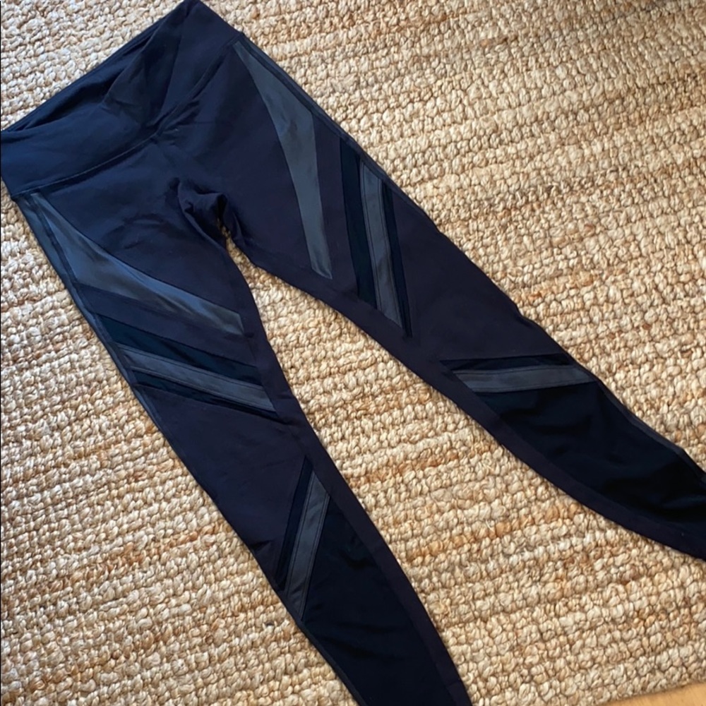(SOLD) Alo yoga epic legging black mesh - Picture 2 of 6